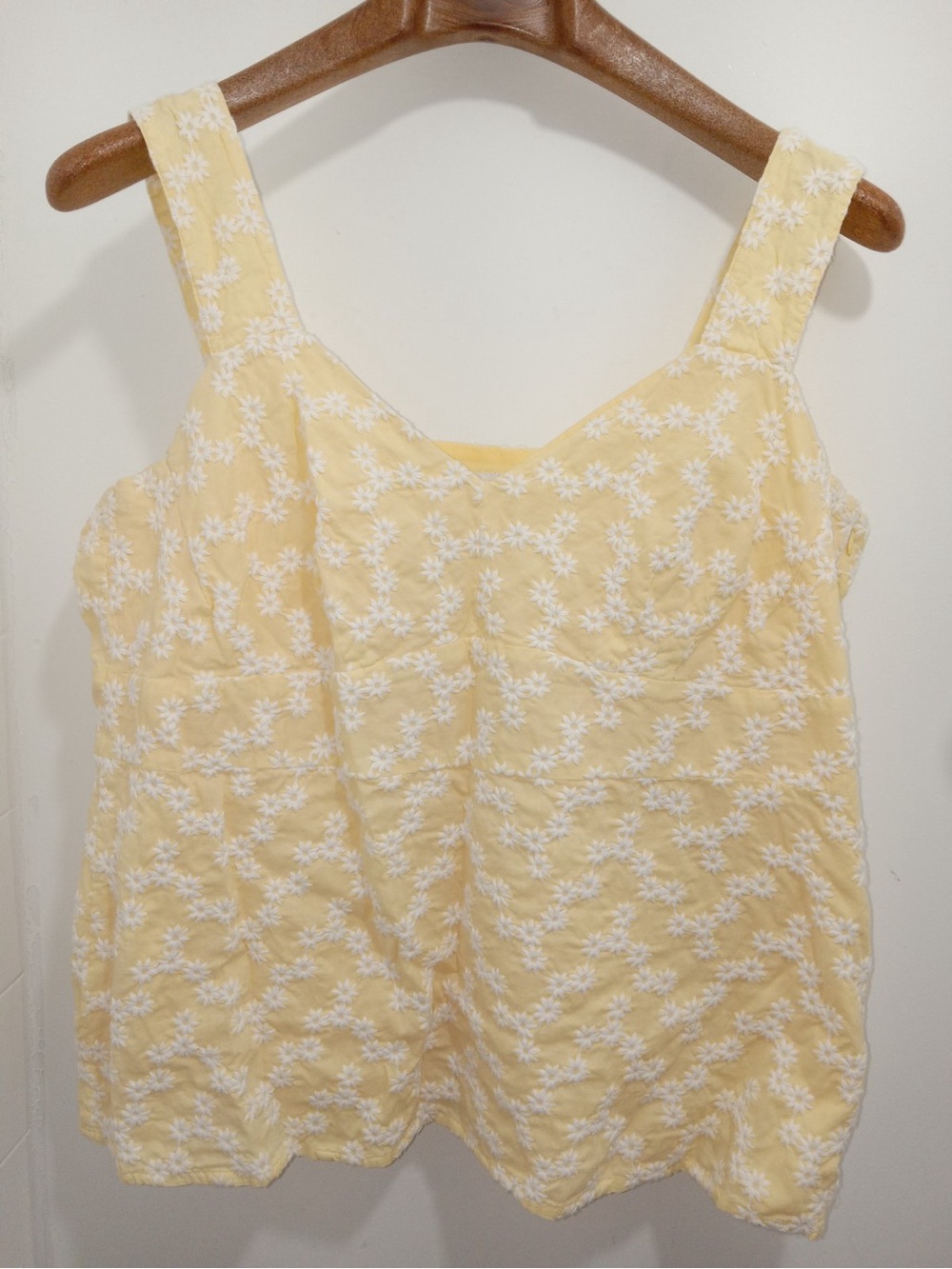 Liz & Co. Top Yellow Flower Embroidered Sleeveless Side Zip Lined Feminine